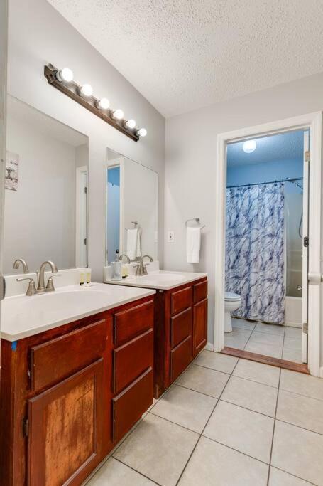 Lovely 2 Bdr Condo With Balcony 2M To Broadway Nashville Bagian luar foto