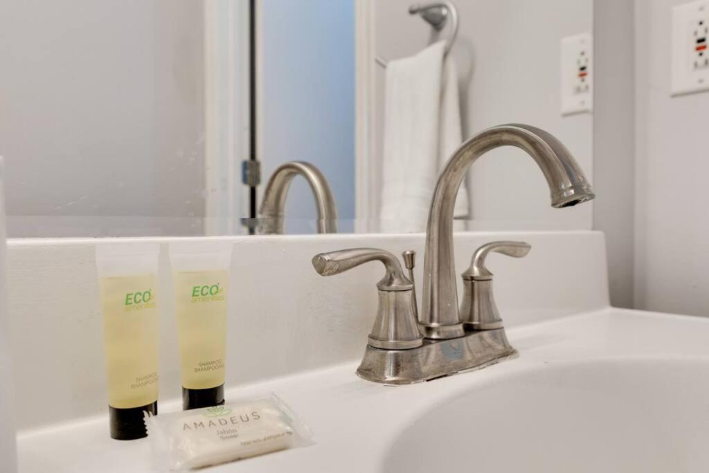 Lovely 2 Bdr Condo With Balcony 2M To Broadway Nashville Bagian luar foto