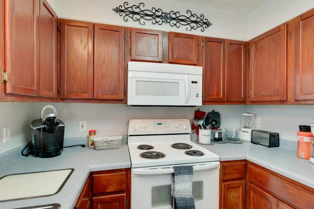 Lovely 2 Bdr Condo With Balcony 2M To Broadway Nashville Bagian luar foto
