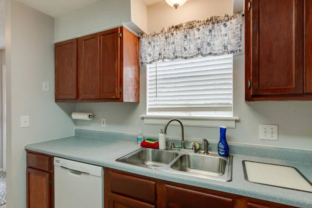Lovely 2 Bdr Condo With Balcony 2M To Broadway Nashville Bagian luar foto